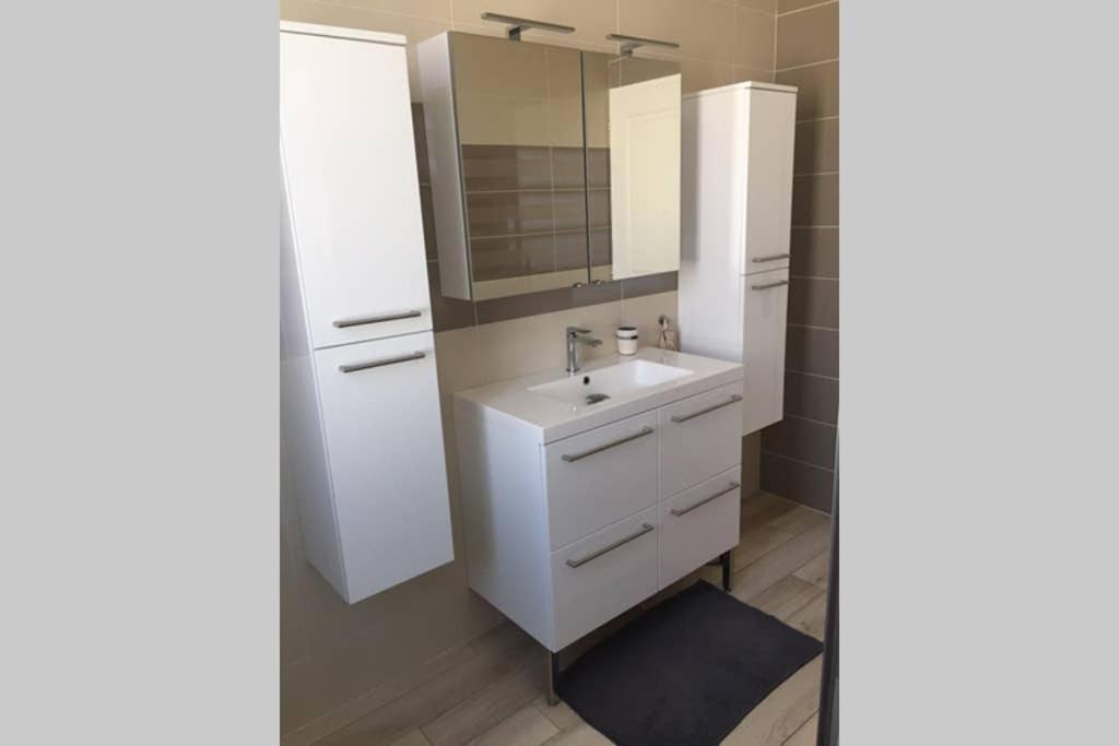 Charmante Maison Idealement Situee Сен-Жиль-Круа-де-Ви Экстерьер фото
